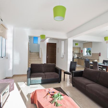 Avra Villas Paralimni Eksteriør billede