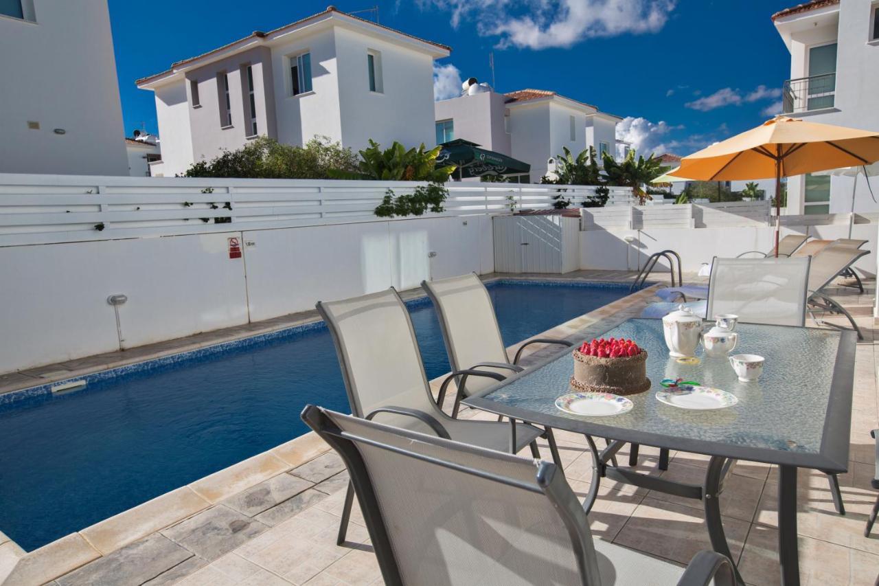 Avra Villas Paralimni Eksteriør billede